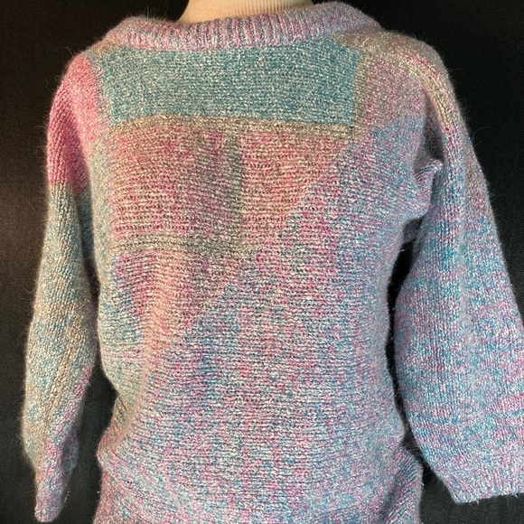 𝅺80’S Haiku silk sweater with a deep V back! Size M. Unlaundered E122 - Picture 1 of 5